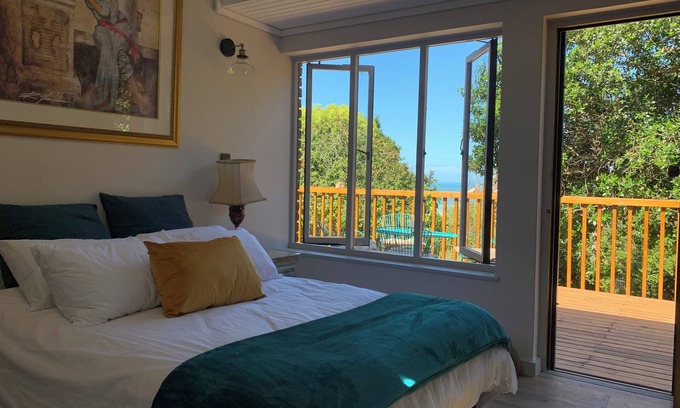Glentana Otro | Coastal Gold House: Spacious, Modern house in Glentana (8 Slp, 3 bath, 3-living)