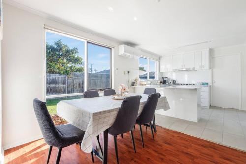 Tootgarook Casa | Coastal Grove - Sunlit Stay near Beach and Hot Springs
