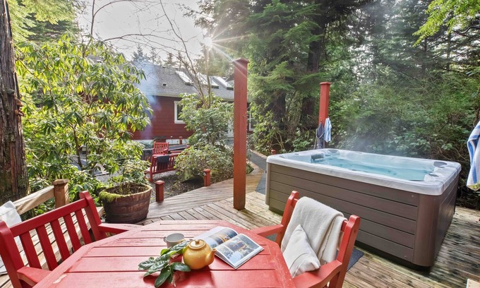 Tofino Casa | Coastal Haven-Steps from beach, Hot tub, Piano, BBQ