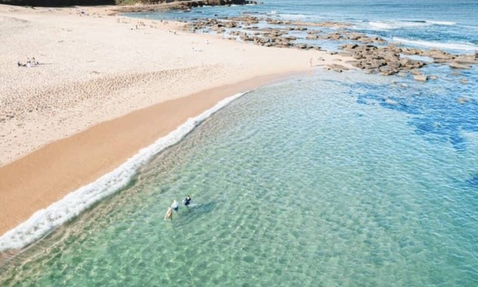 Forresters Beach Casa | Coastal home just a stroll to the beach with room for the whole family