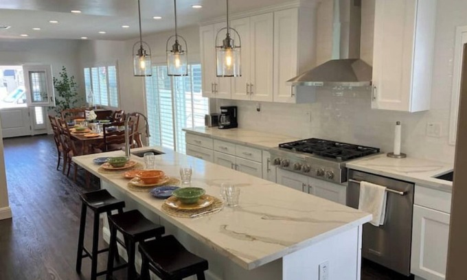 Naples Casa | Coastal Island Cottage, walk to the beach and walking paths along the waterfront