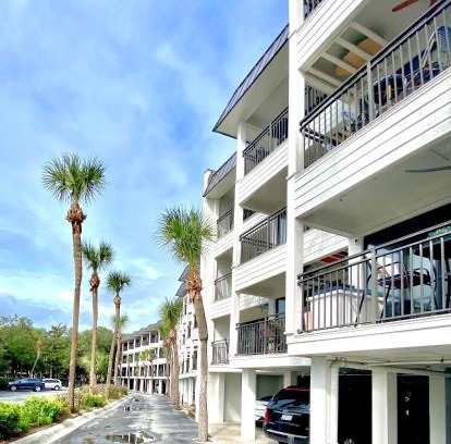 Hilton Head Island Apartamento | Coastal King Beach Flat Convenient to Everything!