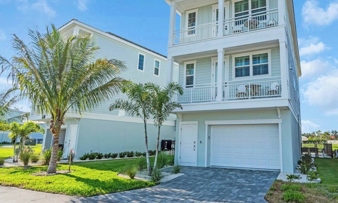 Cortez Casa | Coastal Luxe Villa! Tranquil 3-Story Retreat with Bay Views near Anna Maria Isl