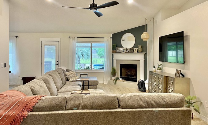 Milton Casa | Coastal Modern Pool Home