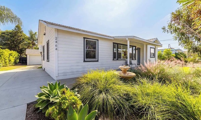 Carlsbad Village Casa | Coastal Palm Haven - With Hot Tub