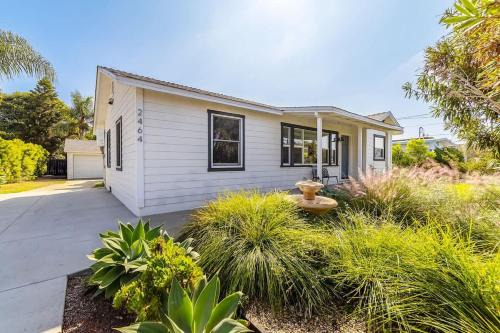 Carlsbad Village Casa | Coastal Palm Haven - With Hot Tub