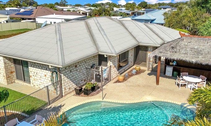 Woodgate Casa | Coastal Paradise with a pool!