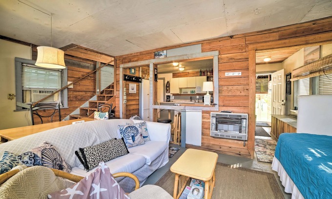 Salem Cabaña | Coastal Perry Cottage ~ 2 Mi to Boat Ramp!