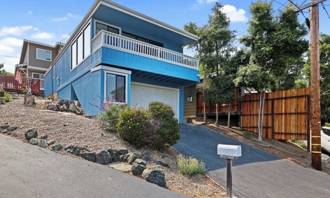 Park Hill Casa | Coastal Pines Chalet by Moonstone Beach