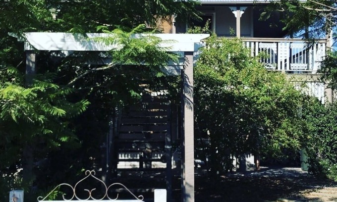 Woodgate Casa | Coastal Queenslander- 2 minute walk to the beach!