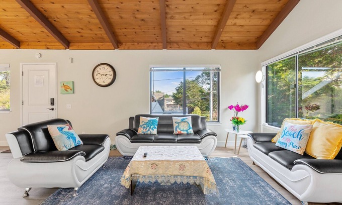 Moss Beach Casa | Coastal Retreat - 3,000 sqft, Pets Ok, Walk 2 Beach & Tidepools, Surf, see Seals