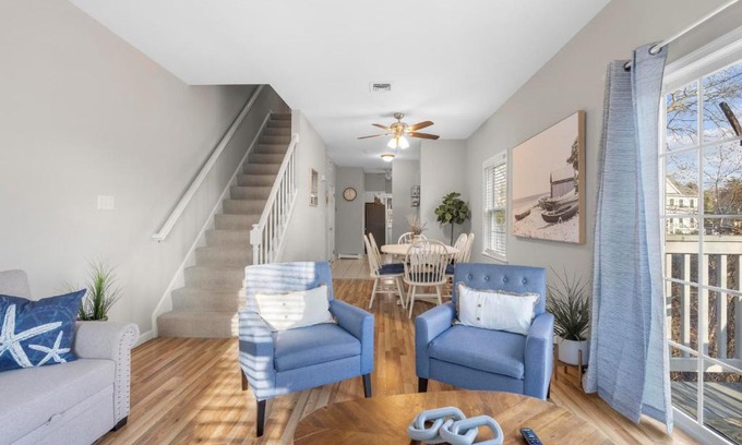 Fairfield Apartamento | Coastal Retreat Charming 3-Bedroom Fairfield Townhouse near Beaches I Town Center