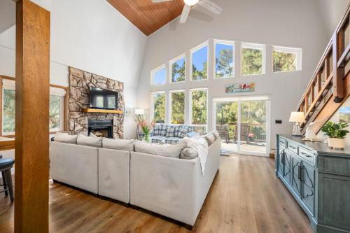 Marine Terrace Casa | Coastal Retreat King Beds Big Sur Cabin EVCharger
