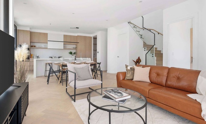 Burraneer Casa | Coastal Retreat with Private Parking