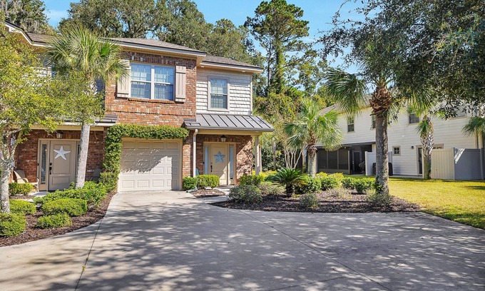 Saint Simons Island Casa | Coastal Serenity by Sandy — Near Beach, Pool + Bikes Included!