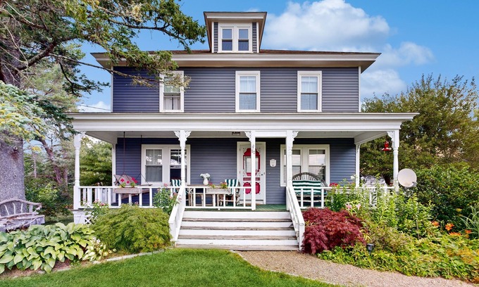 East Sullivan Casa | Coastal Serenity Retreat with Ocean Views, Spacious Porch and Modern Comforts