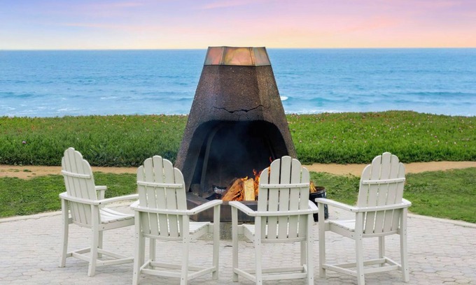 San Simeon Hotel | Coastal Stay Along Highway 101 | Oceanfront Retreat w/ Heated Pools