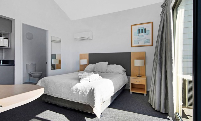 Batehaven Apartamento | Coastal Studio with Stunning Beach Views – Perfect for a Relaxing Getaway