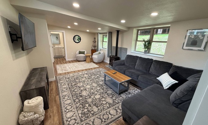 Freshwater Casa | Coastal Valley Hideout , 5 bedroom, 3 bath, 5 min to Cal Poly. Redwoods!