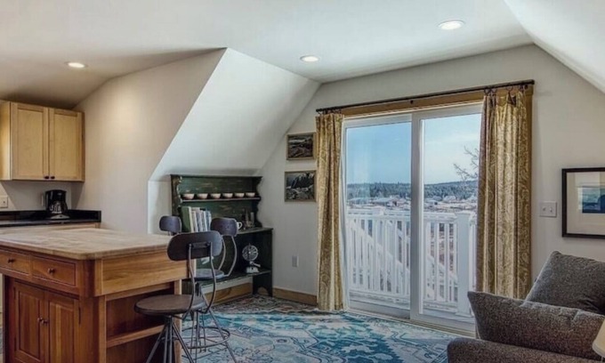 Winter Harbor Apartamento | Coastal View 1 Bedroom Apartment with Private Balcony in Winter Harbor, Maine