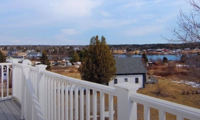Winter Harbor Apartamento | Coastal View 2 bedroom Apartment with Private Balcony in Winter Harbor, Maine