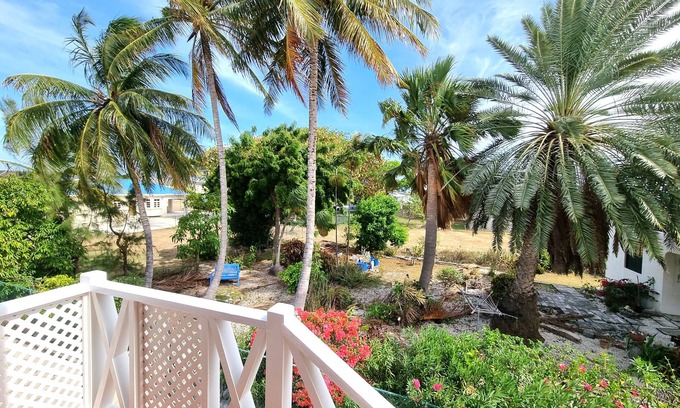 Enterprise Apartamento | Coastal View 7 Barbados - One Bedroom with Surfing and Beach nearby