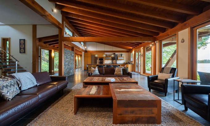 Tofino Casa | Coastal View-Waterfront, Tranquil, Hot Tub, Sauna!