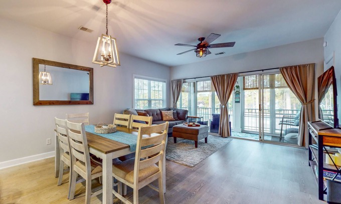 Sea Trail Condominio | Coastal Villa with golf course view and shared pool access