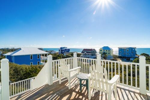 Emerald Isle Casa | Coastal Vista - Walk to Emerald Isle Beach!