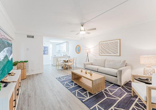 Boca Raton Apartamento | Coastal waterfront apartment!