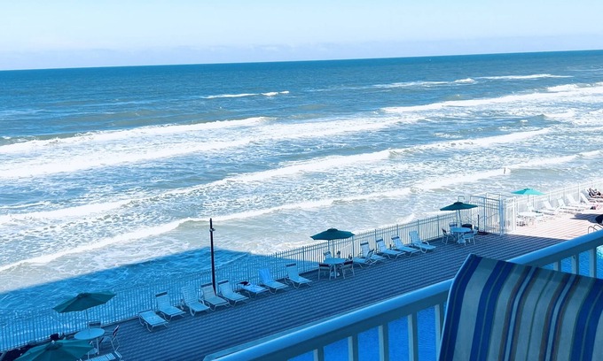 Lenox Park Condominio | Coastal Waters ~ One Bedroom Oceanfront Condo