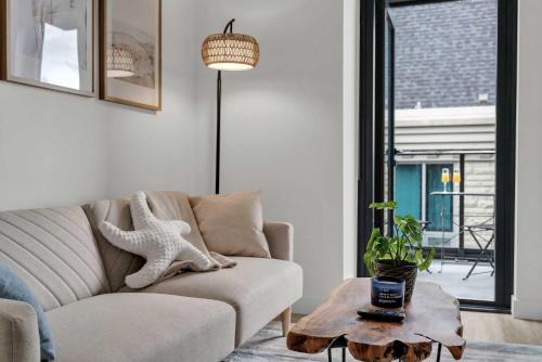 Eau Claire Apartamento | Coastal Winds DT Gym River Walk