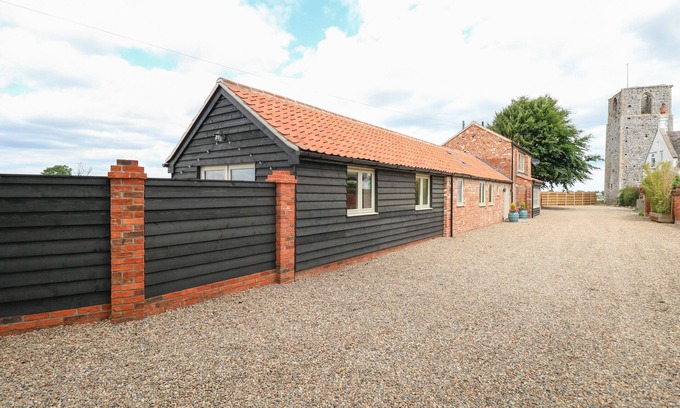 Repps with Bastwick Cabaña | COBBLERS BARN, with hot tub in Potter Heigham