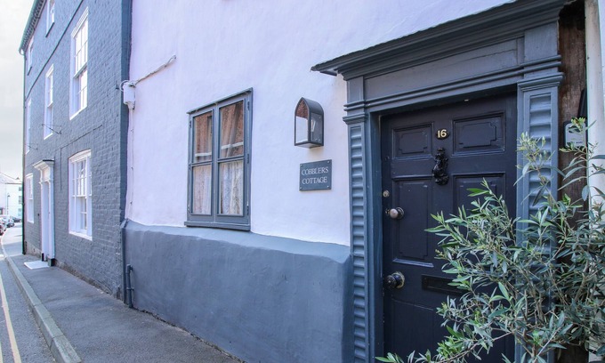Whitchurch Cabaña | COBBLERS COTTAGE, pet friendly in Whitchurch