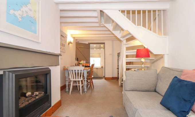 Kilkhampton Cabaña | COBBLESTONE COTTAGE, family friendly, with a garden in Bude
