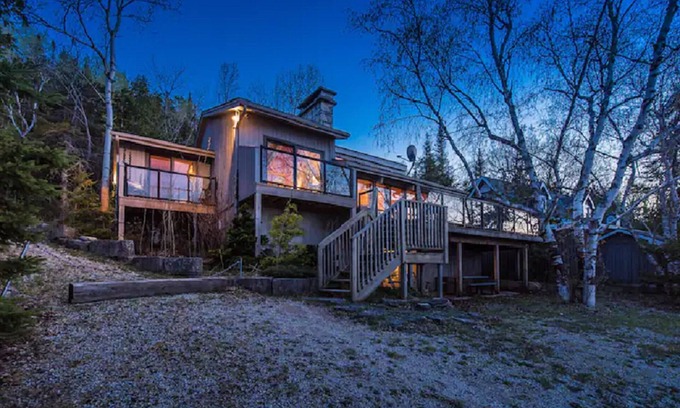 Northern Bruce Peninsula Cabaña | Cobblestone Waterfront cottage 4 Bedrooms, 2 Bathrooms, Sauna at Lion Head