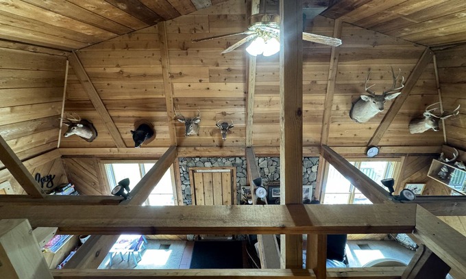 Davenport Casa | Coccochip - Private country setting, great for a large group.