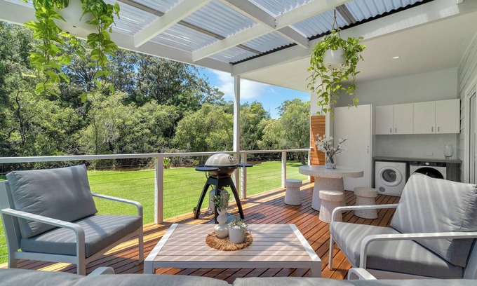 Repton Apartamento | Cockatoo - Sleeps 5, Pet Friendly, Luxe Riverside Retreat