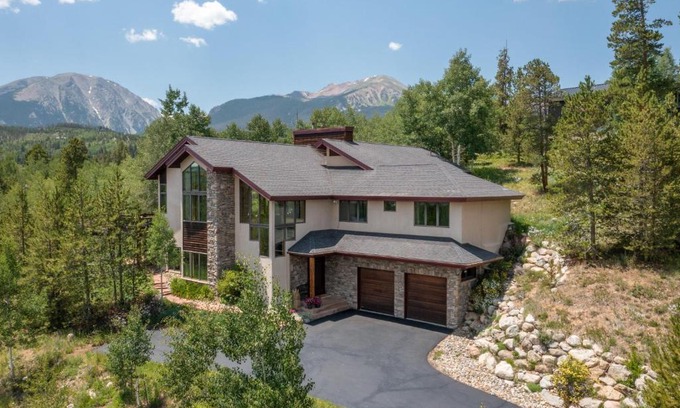 Three Peaks Casa | CoCo Chalet