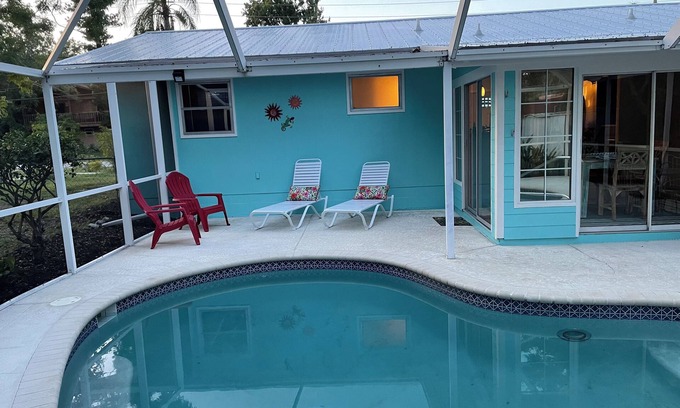 Laurel Casa | Coco NoKo cozy beach cottage + Swimming pool! Golf cart and pet friendly!