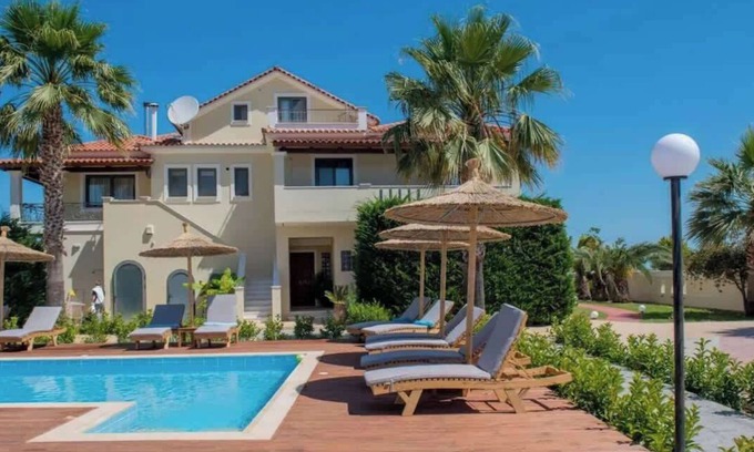 Gaitanion Casa | Coco Palm Deluxe 3-Bedroom Suite by Astarte Villas