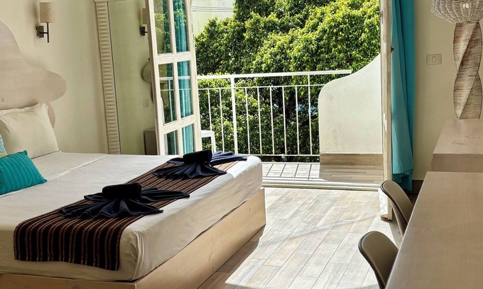 Gonzalo Guerrero Hotel | Coco Rio Hotel