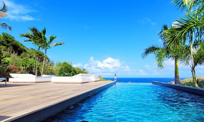 Petit Cul De Sac Beach Villa | Villa rústica elegante, hermosa piscina, área al aire libre, sala de estar de concepto abierto y área de cocina