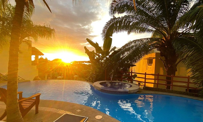 Coco Sunset Hills Condominio | ¡Paraíso Tropical con Majestuosas Puestas de Sol en el Pacífico!