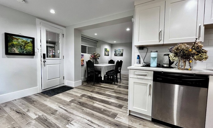White Rock Cama Y Desayuno | Coco Tan Art B&B (2 beds room+ private bathroom)