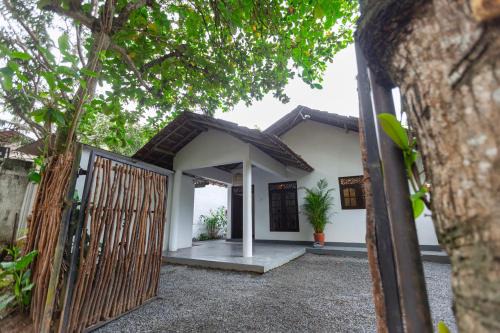 Dickwella Villa | Coconut Cottage - Hiriketiya Beach