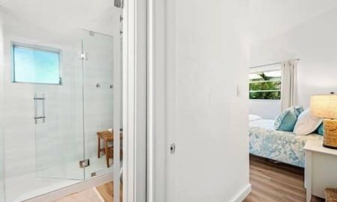 Coconut Grove Casa | Charming 2-bedroom cottage with WiFi, AC in phenomenal Coconut Grove
