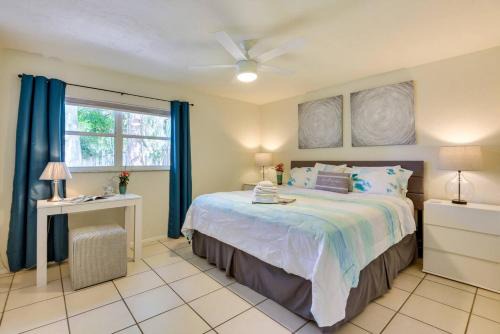 Central Sarasota Apartamento | Coconut Cove Mid-long term stays available Walk to Downtown Trolly to BEACHES