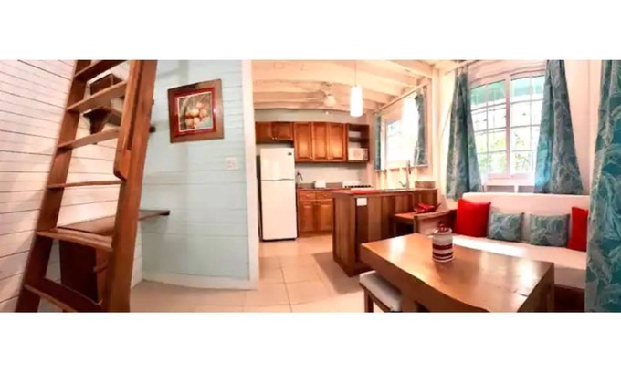 Big Creek Apartamento | CoconutTree Beachfront Bungalow