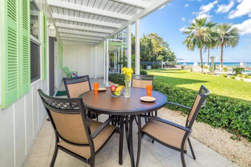 Seven Mile Beach Casa | Cocoplum #7 Condo